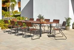 JUTLANDIA YTTRUP L210/300 Bord Hårdträ + 4 VAXHOLM Stapelstol Hårdträ -butiken JUTLANDIA 177122