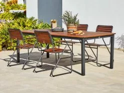 JUTLANDIA YTTRUP L210/300 Bord Hårdträ + 4 VAXHOLM Stapelstol Hårdträ