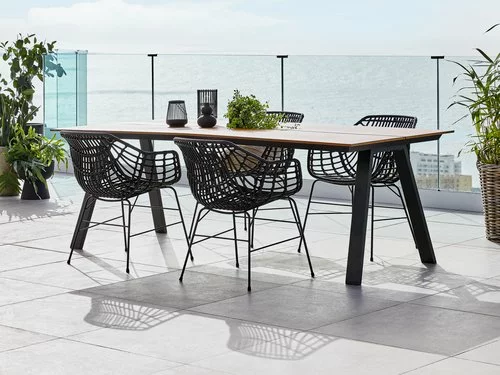 JUTLANDIA FAUSING L220 Bord Natur + 4 ILDERHUSE Stol Svart 3 JUTLANDIA FAUSING L220 Bord Natur + 4 ILDERHUSE Stol Svart