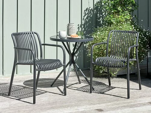 RADSTRUP Ø60 Bord Svart + 2 NABBEN Stapelstol Svart 3 RADSTRUP Ø60 Bord Svart + 2 NABBEN Stapelstol Svart