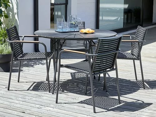 JUTLANDIA RANGSTRUP Ø110 Bord Svart + 4 NABE Stapelstol Svart 3 JUTLANDIA RANGSTRUP Ø110 Bord Svart + 4 NABE Stapelstol Svart