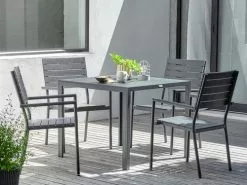 JUTLANDIA MADERUP L90 Bord Svart + 4 PADHOLM Stapelstol Svart