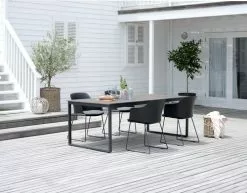 NESSKOGEN L210 Bord Brun + 4 SANDVED Stol Svart -butiken JUTLANDIA 201827